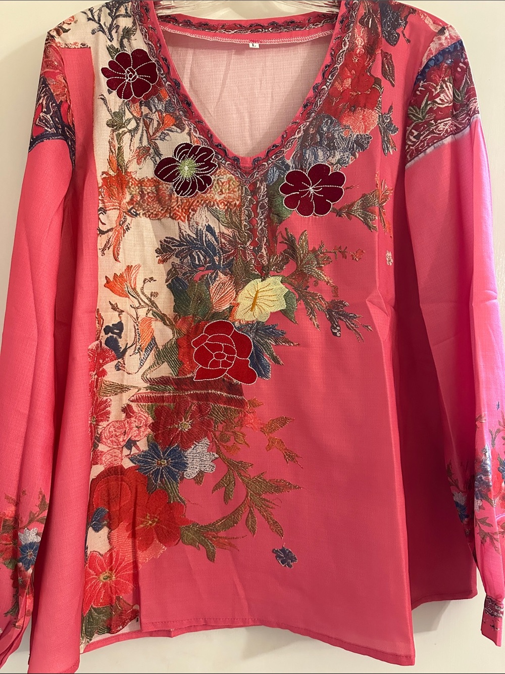Floral appliqué Pink V-Neck Blouse